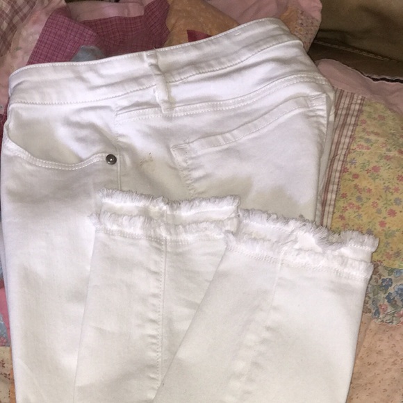 LOFT Denim - 🌸 SOLD🌸The Loft Jeans. Fringe bottom. Size 26/2